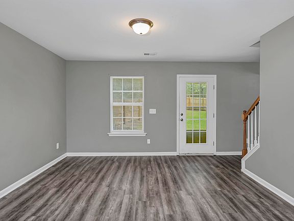 3rd image of 101 Saskatoon Dr