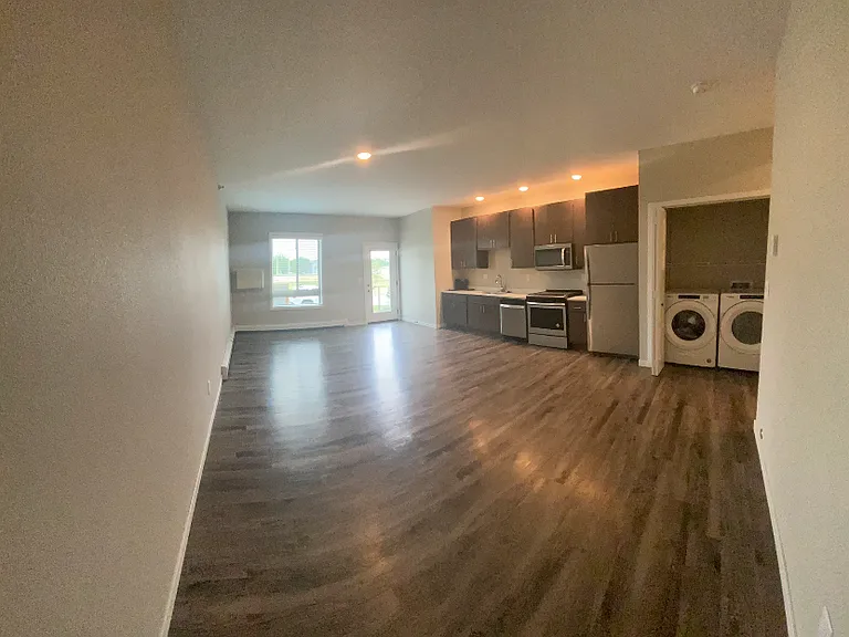 914 15th St N #101 — Photo 1