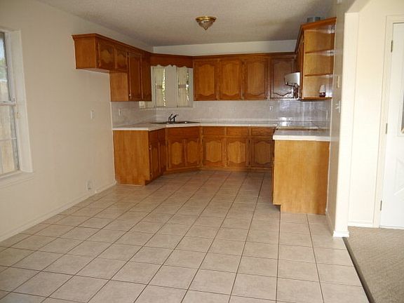2nd image of 2511 Heather Ave