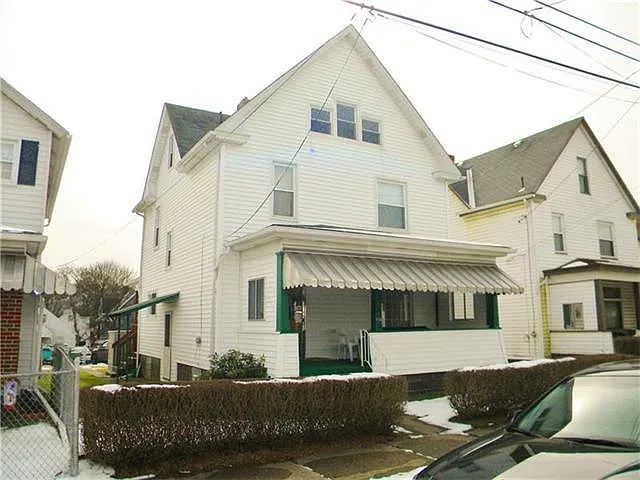 956 8th Ave photo 1