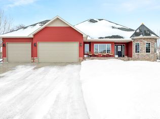 229 36 1/2 Avenue Pl E, West Fargo, ND 58078