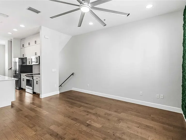 1332 W Gray St #5 — Photo 6