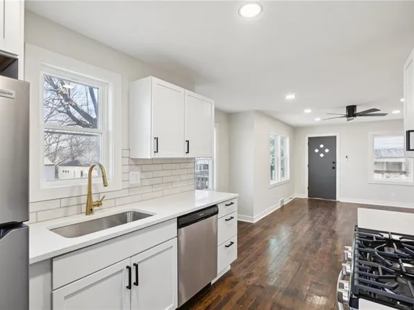 5112 Maple St, Mission, KS 66202