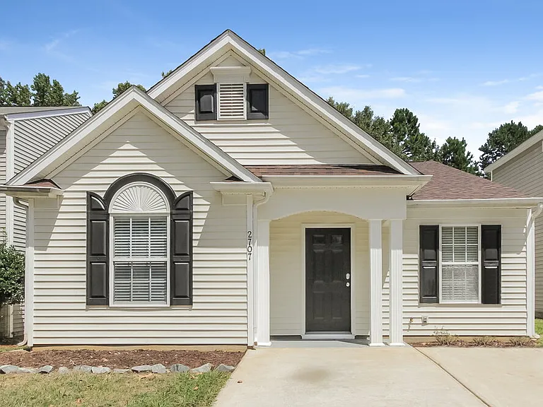 2707 Oasis Ln — Photo 1