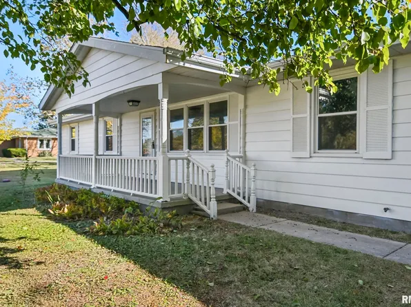 285 Trillium Ln, Springfield, IL 62707