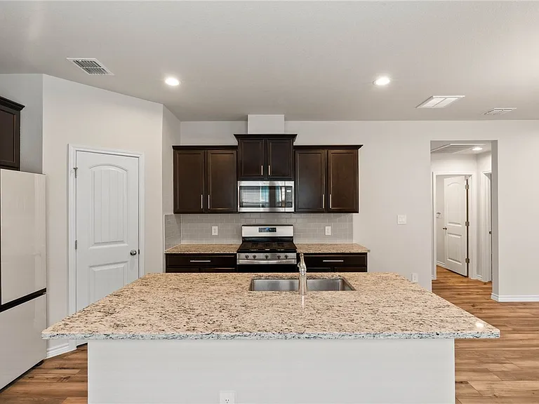 7621 Cowboy Trail Ln — Photo 9