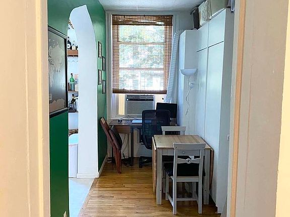 5th image of 315 De Graw St