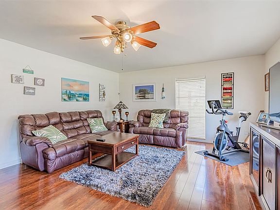 4th image of 2390 W Lyndell Dr