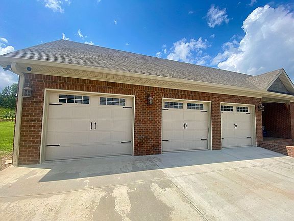 3 car garage with boat bay