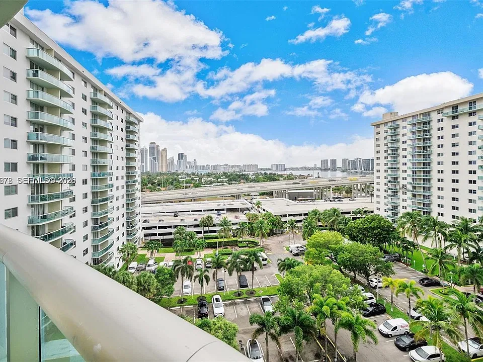 19380 Collins Ave #1023