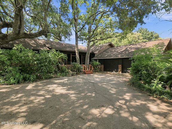 2nd image of 1511 Pawnee St