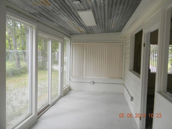 4th image of 43714 Sylvan Dr