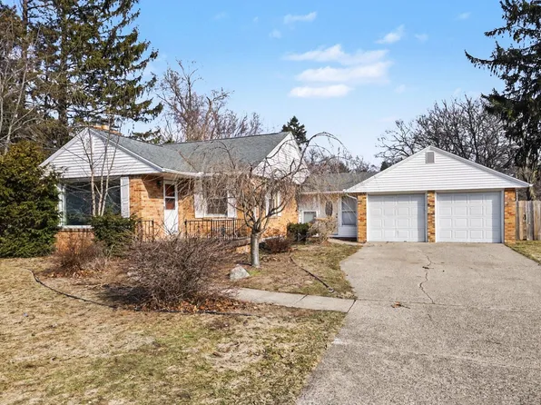 1295 Pontiac Rd, Benton Harbor, MI 49022