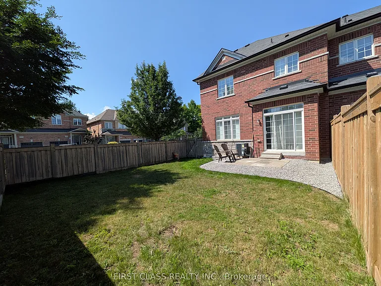 1140 Stuffles Cres — Photo 28