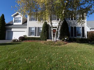 10 Saint Cronan Ct, Cary, IL 60013