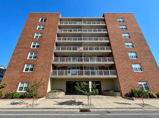 855 E Broadway APT Le, Long Beach, NY 11561