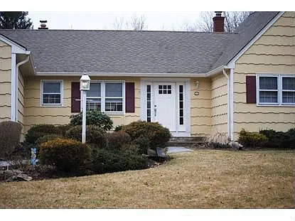 13 Drake Rd photo 1
