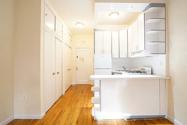 Rented by Anchor Associates | media 4