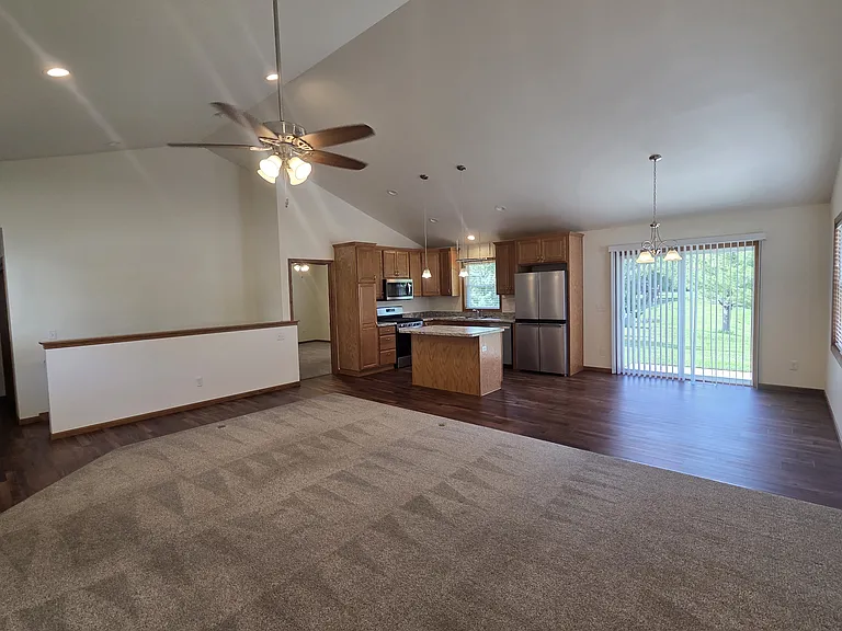 3838 W Tripp Rd — Photo 2