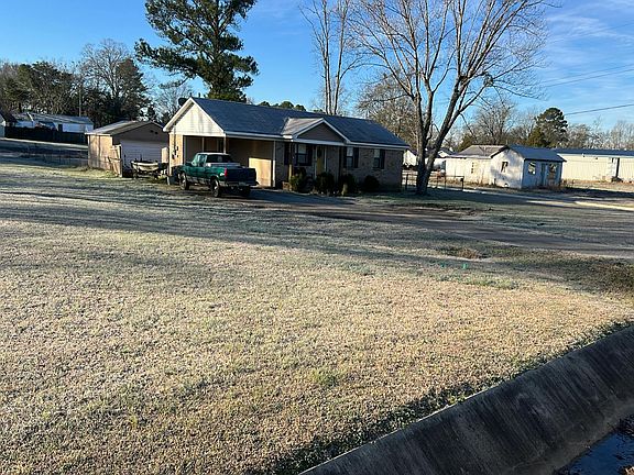 3rd image of 208 E Pike Rd