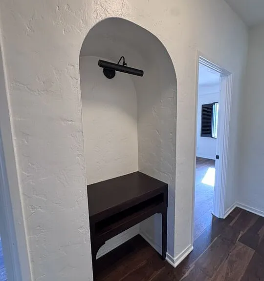 1425 S Curson Ave — Photo 18