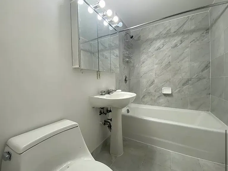 240 E 35th St #1G — Photo 4