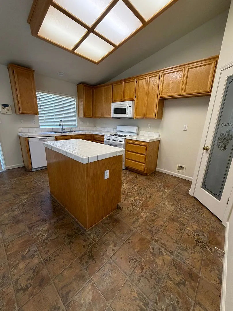 Nice Home In Elk Grove!! — Photo 2