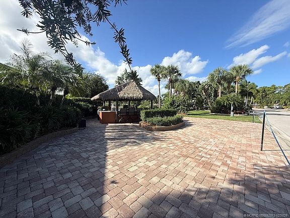 4th image of 383 NW Boundary Dr