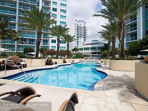 3rd image of 244 Biscayne Blvd APT 438
