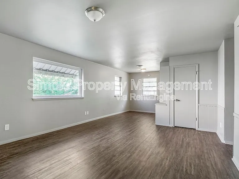 3221 Beechwood Dr — Photo 3