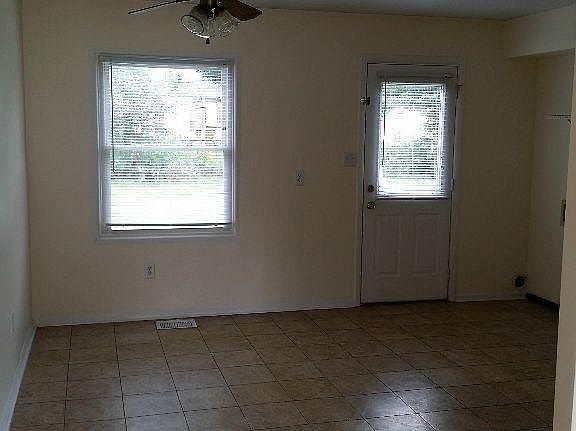 4th image of 1415 Omard Dr