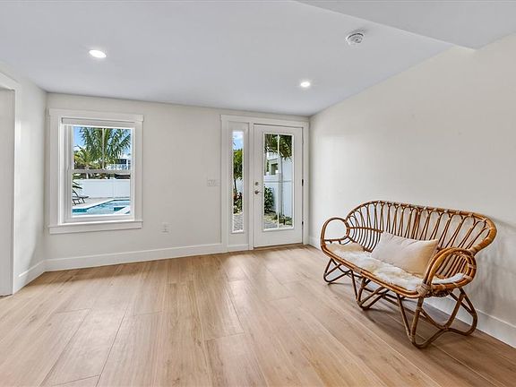 5th image of 112 Cedar Ave