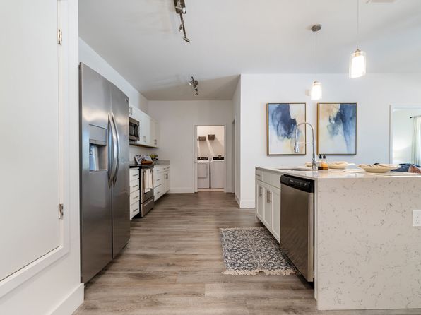 4802 SW 34th Pl APT 325