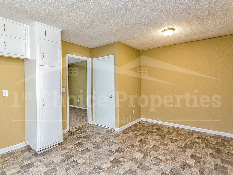5849 Janet Dr — Photo 8
