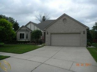 19150 Plantation Dr, Macomb, MI 48044
