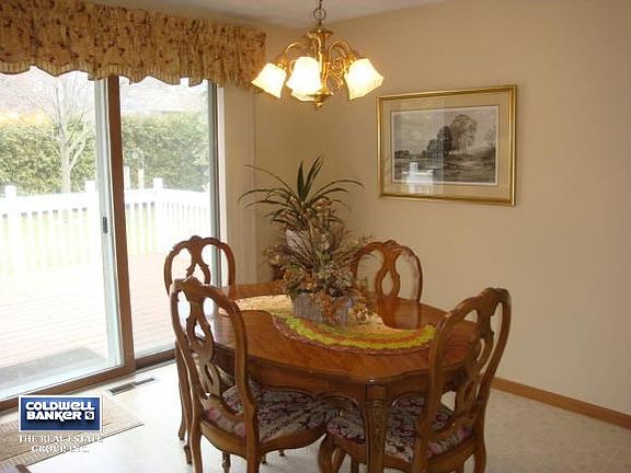 DA has Patio Doors to Deck