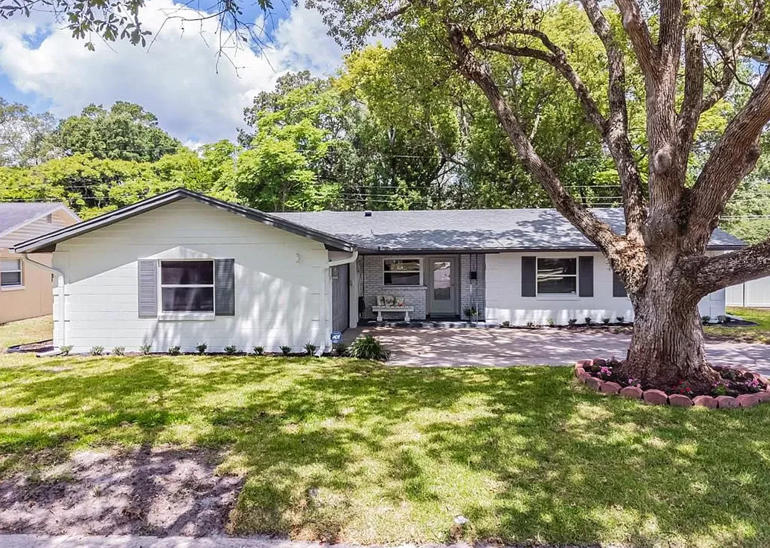 4 bed, 2280 sqft, $4,100 — Photo 2