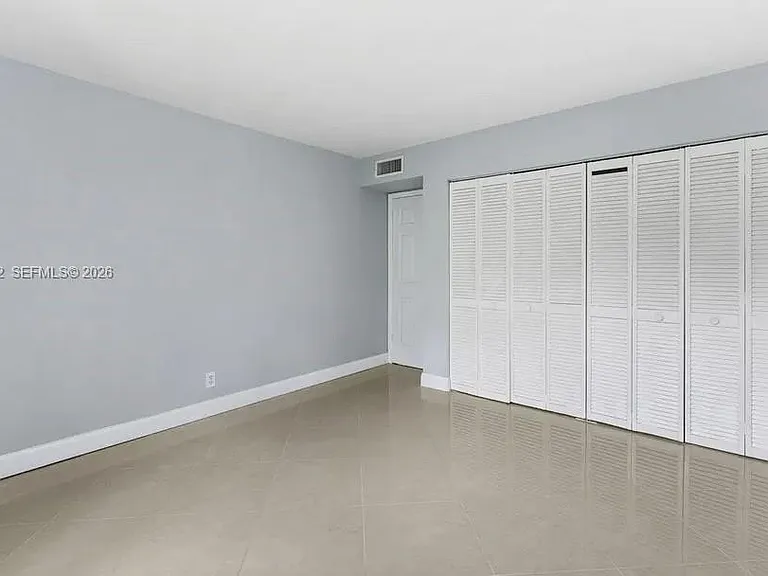 1400 NE 54th St #102 — Photo 11