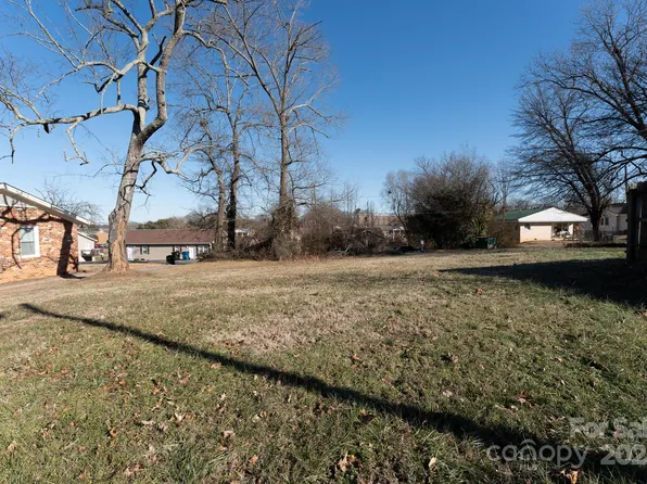 128 18th Street Pl NW, Hickory, NC 28601