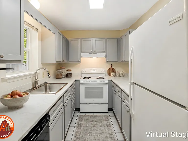 Mount Clare Avenue Apartments — Photo 20
