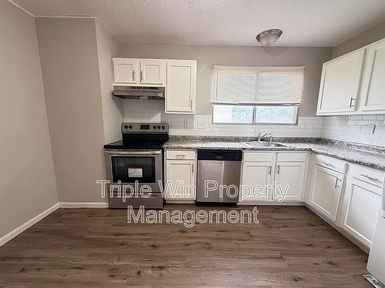 2372 Rockymont Dr — Photo 17
