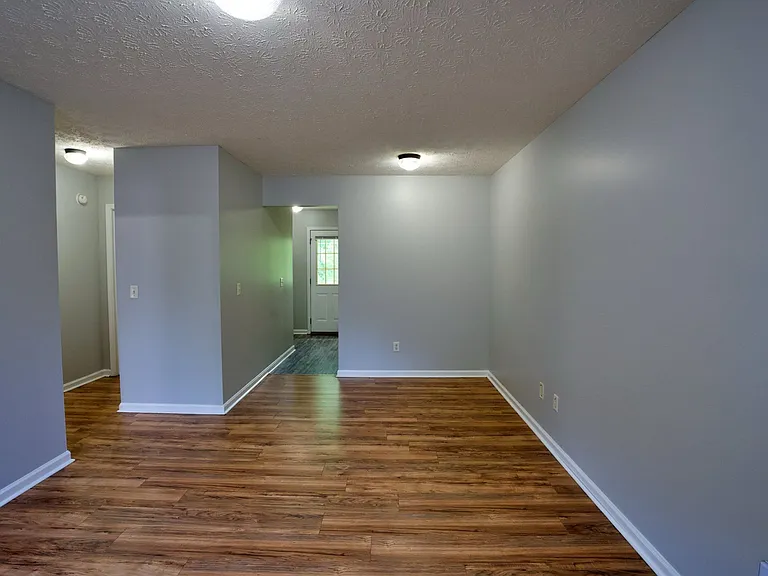 618 College St SW — Photo 10