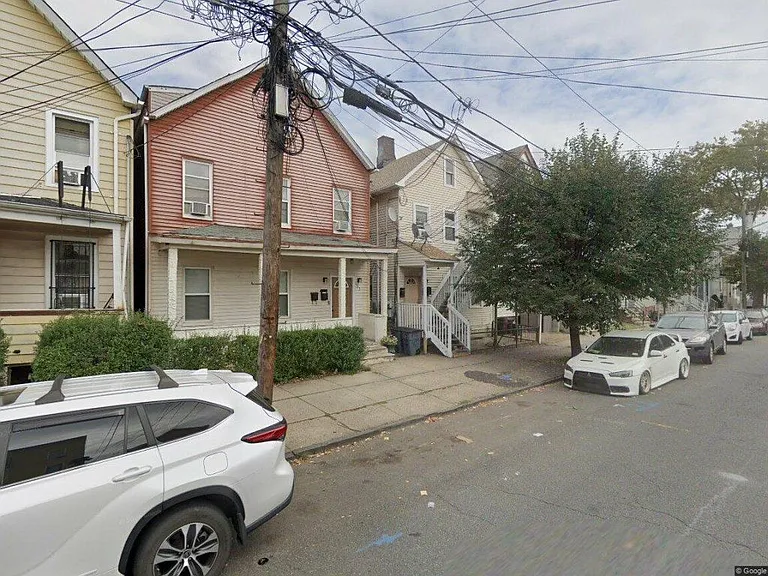 151 Clark Pl #B — Photo 3
