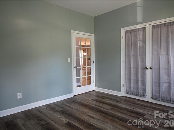 5th image of 1034 Arrowhead Dr SE