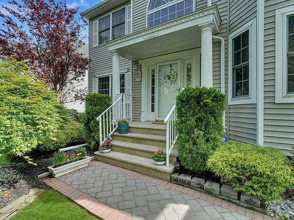 3rd image of 56 Willow St