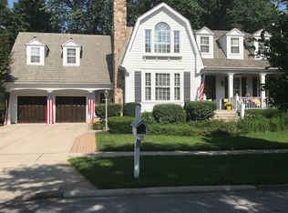 937 Winslow Cir, Glen Ellyn, IL 60137