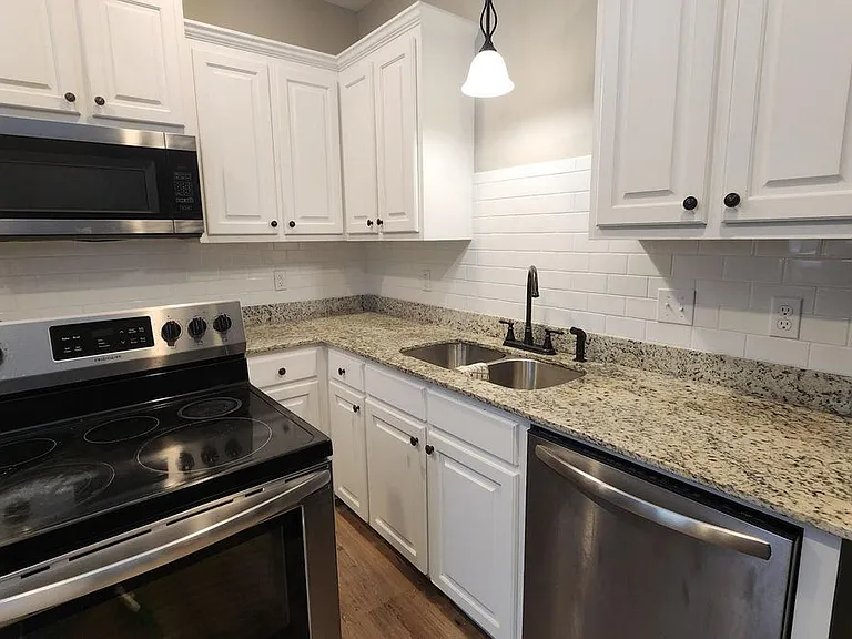 205 River Mill Dr — Photo 2