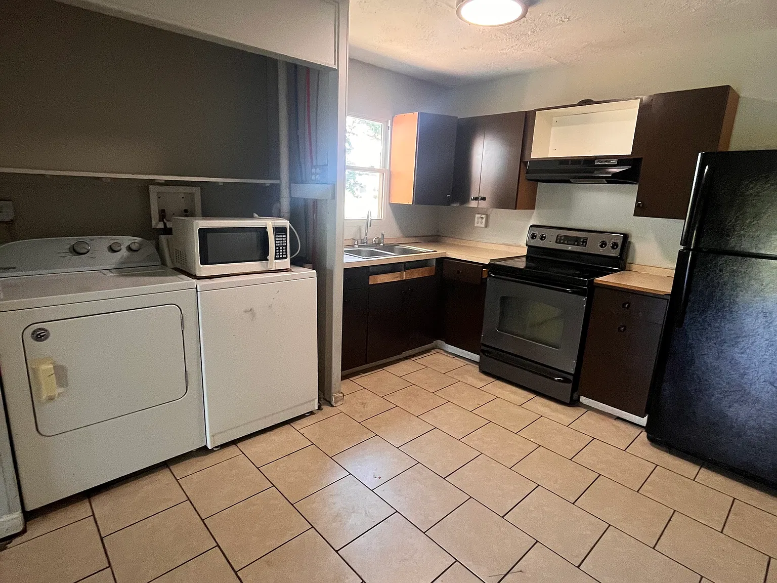 4 bed, 1450 sqft, $1,800 — Photo 3