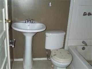 2nd image of 1020 Lowell Ave