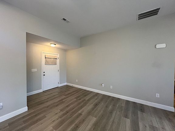 3rd image of 180 Andrews Dr